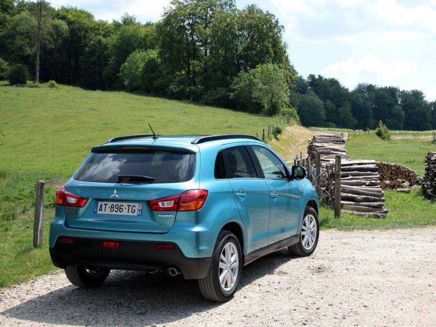  Mitsubishi ASX 2010 года  (фото 59 из 82)